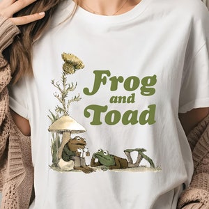 Frog And Toad Shirt, Frog And Toad Sweatshirt, Book Lover Shirt, Classic Book Tee, Retro Reading Shirt, Book Lovers Gifts, Cute Frog Shirt