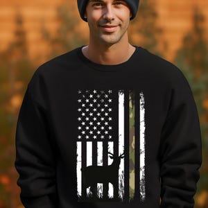 Jagd-amerikanische Flagge Sweatshirt, Jagdsaison Shirt, Jagd-Liebhaber-Geschenk, Jagdgeschenk für Ehemann, amerikanische Flagge Rotwild-Jagd Hoodie