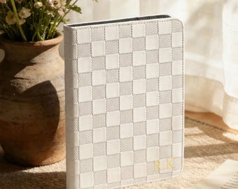 Funda de cuero personalizada a cuadros beige para Kindle, funda para el nuevo Kindle Paperwhite de 12.ª generación de 7", funda para Kindle 2024 de 11.ª generación de 6", funda de regalo.