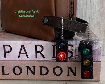 Working Traffic Light Keychain: Battery Operated Bag Charm