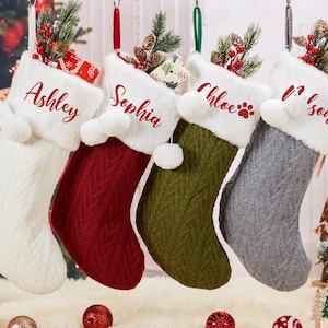 Meias de Natal personalizadas para a família, meias de malha personalizadas, meias de Natal vermelhas, meias de Natal com pompons, presentes de Natal, presentes de Natal