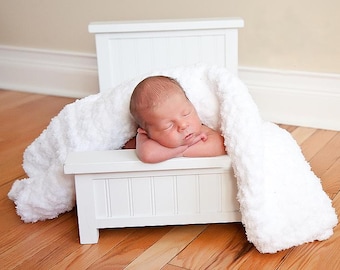 White chunky crochet baby blanket, soft fluffy newborn boy girl wrap, photography prop, knit crib bedding for nursery, unique shower gift