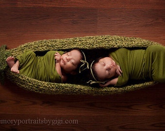 Two Peas in a Pod Photo Prop Knitting Pattern Number 112 -- INSTANT DOWNLOAD