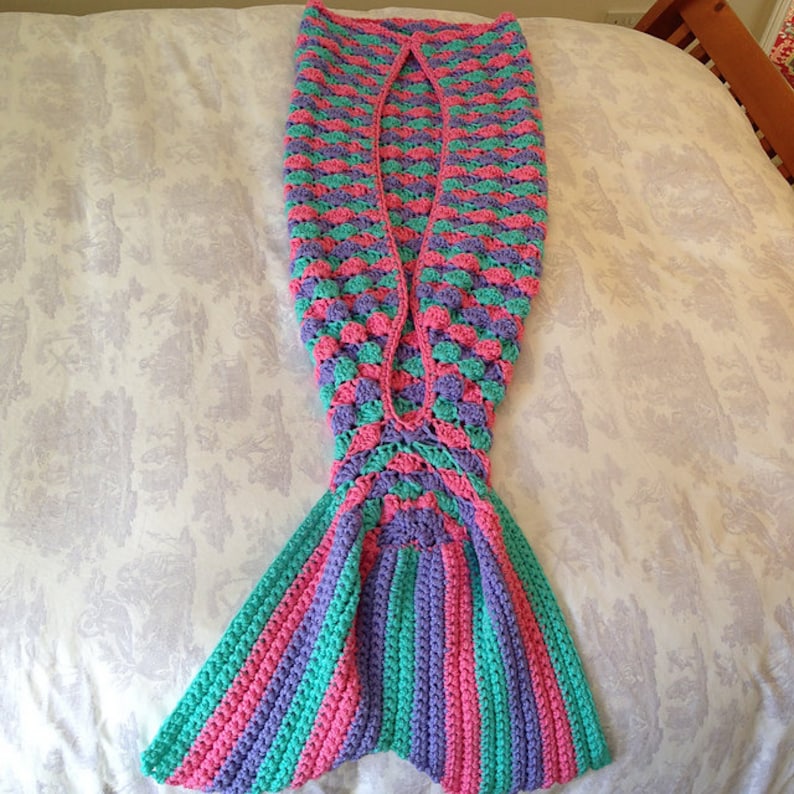 Mermaid Tail Lapghan Blanket Crochet Pattern in ALL SIZES Instant Download 215 image 3