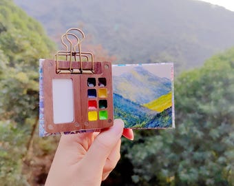 Walnut Watercolor Palette with 8 Colors, Portable Travel Painting Supplies