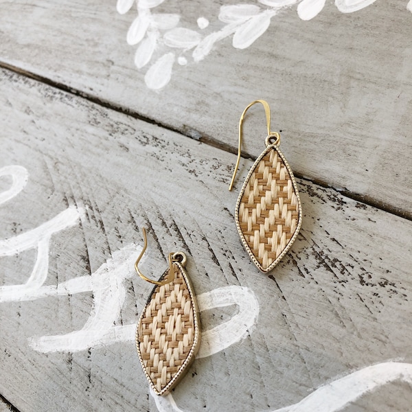 Beige Woven Raffia Teardrop Earrings - trendsetter earrings - brown and tan - gold