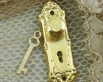 Mini Brass Door Knob Escutcheon with Key - Alice in Wonderland (Dr-028)