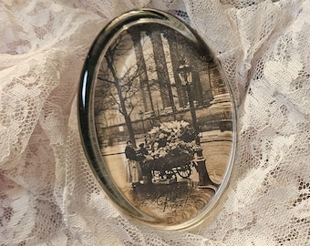 Vintage Paris Flower Vendor Paperweight (dr-011)