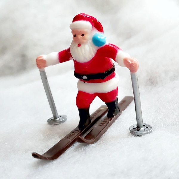 5 Santa on Skis Embellishments - Under the Tree - Skiing - Whimsical - Winter - Santa Claus (DR-026-T)