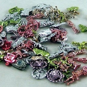 20 verschiedene Vintage Metallic Washed Plastic Gumball Charms - Wundertüte - Lucky Dip - Plastikanhänger (Metallic beschichtet) (DR-030)