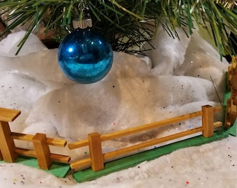 Vintage Wooden Fence for Under the Tree (S-005)
