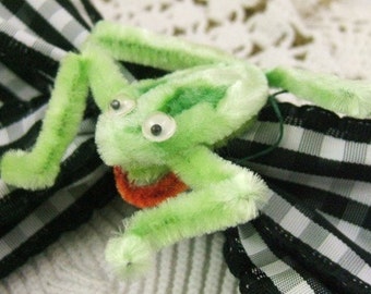1 Vintage High Quality Chenille Frog with Googly Eyes - Christmas Ornament - Goofy (DR-012)