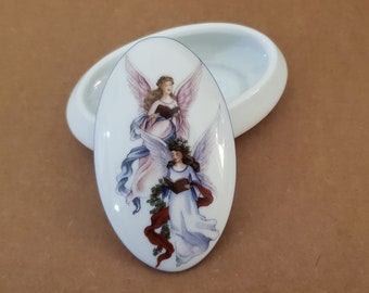 Lovely Vintage Trinket Dish featuring 2 Angels on the Lid