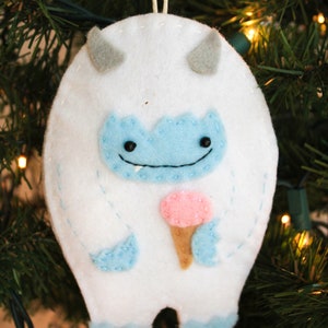 Pacote de enfeites de feltro do boneco de neve abominável Yeti, gravata para cartão de presente, porta-dinheiro, etiqueta de natal, colega de trabalho, vizinho, presente de professor