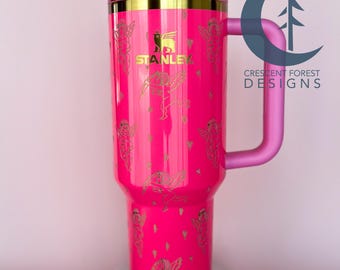 Amor gravierte Stanley Quencher (40 oz) | Valentinstag Cherub Becher | Rosa & Gold