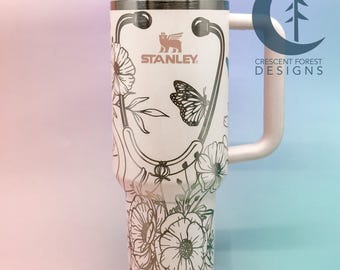 Krankenschwester / Arzt gravierte Stanley Quencher (40 oz) | Personalisiertes Arzt Geschenk | Floraler Stethoskop Becher
