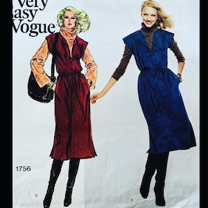 Puede incluir: Un patrón de costura vintage para un vestido sin mangas con cintura de lazo. El patrón es para la talla 1756 y muestra dos modelos vistiendo el vestido en diferentes colores.