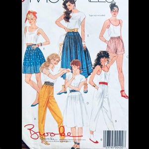 Puede incluir: Un patrón de costura vintage que presenta cinco diseños de faldas diferentes. El patrón incluye un esquema de color blanco, azul y rojo. El patrón está etiquetado como "Brooke" e incluye el texto "Tops no incluidos".