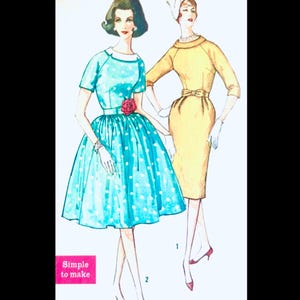 Puede incluir: Ilustración de dos vestidos vintage. Uno es un vestido turquesa con lunares blancos, una rosa roja en la cintura y una falda amplia. El otro es un vestido amarillo con un cinturón a juego. El texto "Simple to make" es visible.