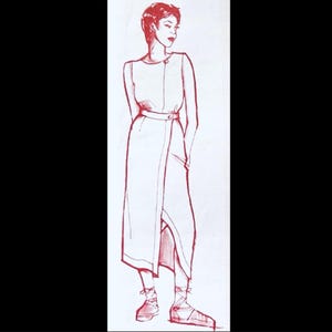 Puede incluir: Un dibujo a línea roja de una persona que lleva un vestido sin mangas con cinturón y una falda larga. La falda tiene una abertura en el lateral y la persona lleva zapatos con correas.