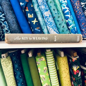 Weaving Books, Tartan Patterns, Linen Weaving Patterns, Weaving Tutorial, Vintage Weavings, Weave Pattern Template, DIY Weaving