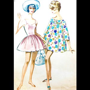 Op de afbeelding: Waterverfillustratie van twee vrouwen in vintage jurken. Eén draagt een roze jurk met een volle rok en een witte hoed. De ander draagt een top met bloemenprint in blauw en wit. Een blauwe handtas is zichtbaar.