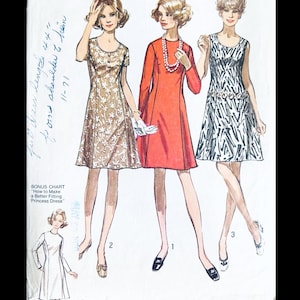 Puede incluir: Patrón de costura vintage de vestidos con tres diseños diferentes. Las ilustraciones muestran un vestido marrón floral, un vestido rojo de manga larga y un vestido con estampado en blanco y negro. El patrón incluye un gráfico adicional.