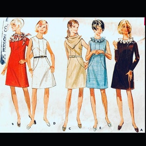 Puede incluir: Una ilustración de patrón de costura vintage que presenta cinco diseños de vestidos diferentes etiquetados A, B, C, D y E. Los vestidos incluyen un vestido rojo con pañuelo, un vestido blanco con cinturón, un vestido beige con cinturón, un vestido azul a cuadros y un vestido negro con cuello de volantes.