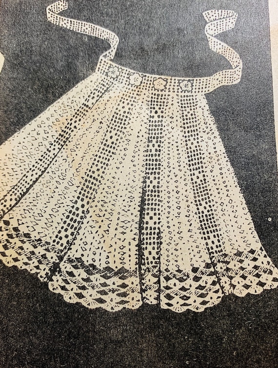 40 年代のフィレ クロシェ エプロン、花柄トリム パターン付き