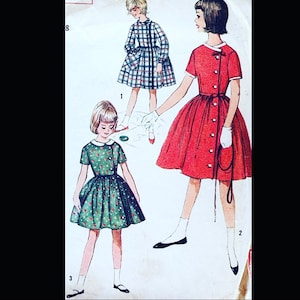 Einfachheit 4063 8, Asymmetrisches Kleid Schnittmuster für Mädchen, Knopfleiste Kleid Schnittmuster, Kleid mit Taschen Schnittmuster, Süßes Kleid Schnittmuster