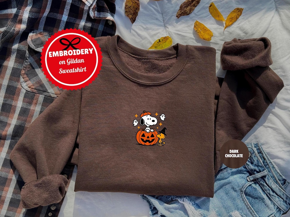 Embroidered Halloween Dog Sweatshirt, Snoopy Halloween Sweatshirt, Peanuts Ghosts Halloween Crewneck, Cute Halloween Embroidered Sweatshirt Fashion24Hs