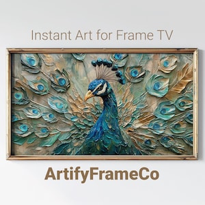 Puede incluir: Una pintura de un pavo real con sus plumas extendidas. El pavo real es azul y verde con detalles dorados. La pintura está en un marco dorado.