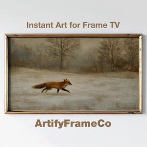 Puede incluir: Una pintura de paisaje enmarcada representa un zorro corriendo por un campo nevado. La obra de arte presenta una paleta de colores apagados con un zorro marrón, nieve blanca y árboles desnudos. El texto "Instant Art for Frame TV" y "ArtifyFrameCo" son visibles.