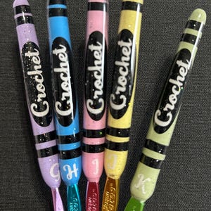 個人的にはかぎ針編み。ハリーポッター。クレヨラ、マーカー、リボン、足のついたリボン