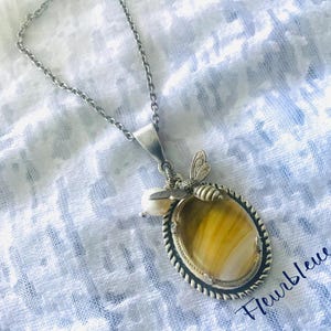 NECTAR beige ocre glass cab silver bee white pearl necklace