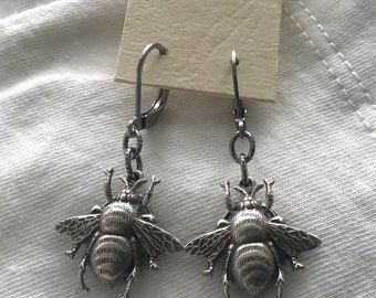 BEEZ silver bee earrings