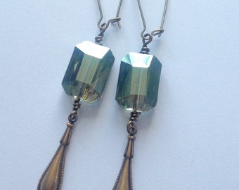 osO ABBEY Oso grey/green crystal brass earrings