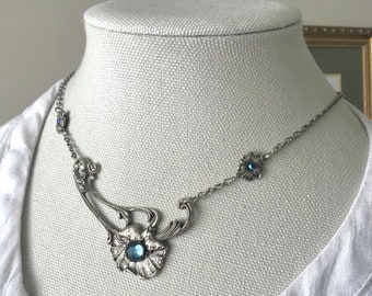 oSO BLUE POPPY OSo montana blue silver flower necklace