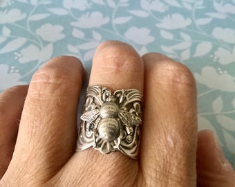 oO BEEZ Oo silver plated brass bee ring