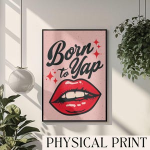 Born To Yap アート 赤い唇のポスター キスプリント レトロガーリープリント バーカートプリント かわいいガーリーアートプリント 大学アパートの装飾 プロフェッショナルな Yapper