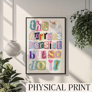 Horror trwa, ale ja też, sztuka pisma z magazynu Silly Goose Plakat Apartament Estetyczny pokój studencki Plakat Humor Sztuka Wydruk Bar Cart Art