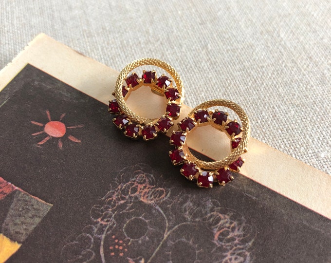 circles Red rhinestone /& gold clip on earrings