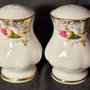 Chodziez Moss Rose Salt & Pepper Shakers