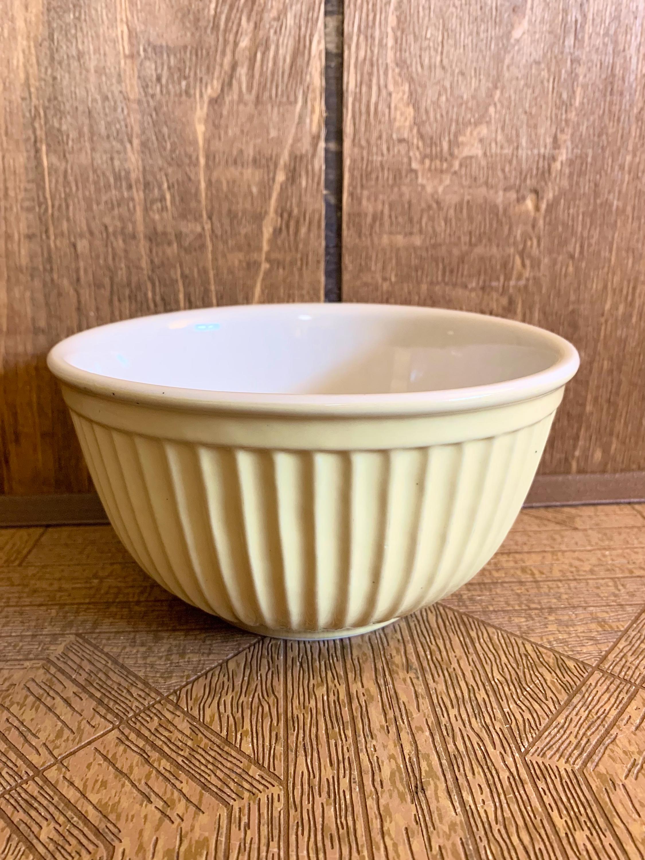 Vintage Williams Sonoma Stoneware Mixing Bowl- Pale Yellow- 7 Inch