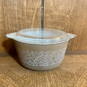 Vintage 1Quart Casserole by Pyrex - Woodland Pattern
