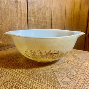 1980’s Pyrex &quot;Forest Fancies&quot; Cinderella Mixing Bowl 2.5 Quart