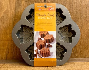Cast Aluminum Nordic Ware Maple Leaf Cakelet Pan