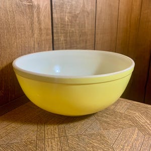 1950’s Pyrex Mixing Bowl - 10 inch