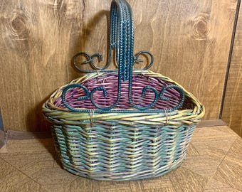 Cesta vintage con asa de metal