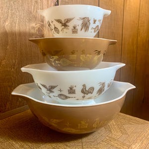 Pyrex &quot;Early American&quot; Cinderella Mixing Bowl Set